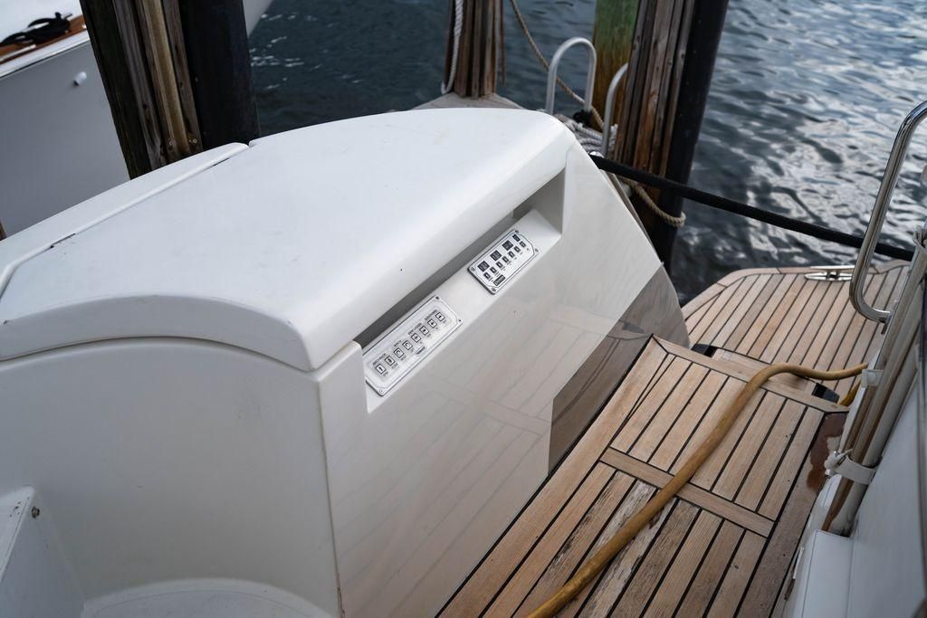 2007 Pershing 63 