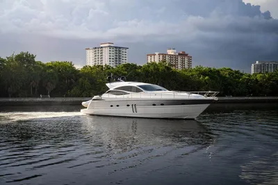 Pershing 62'