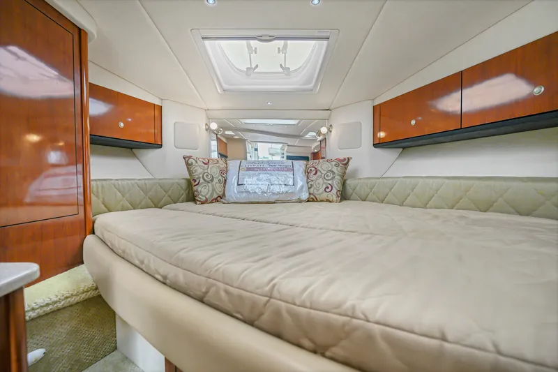 Beau Dacious Yacht Photos Pics Luxurious interior cabin of 2007 Sea Ray 310 Sundancer yacht with cozy bedding.