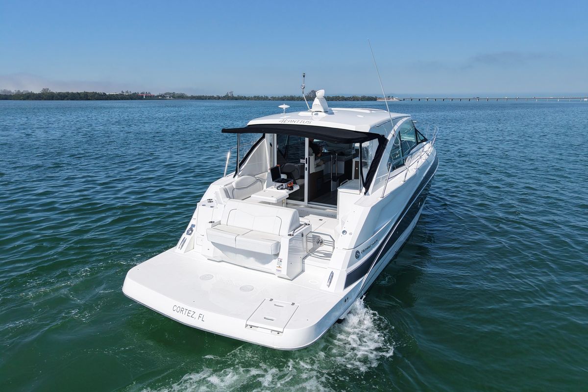 2018 Cruisers Yachts 42 