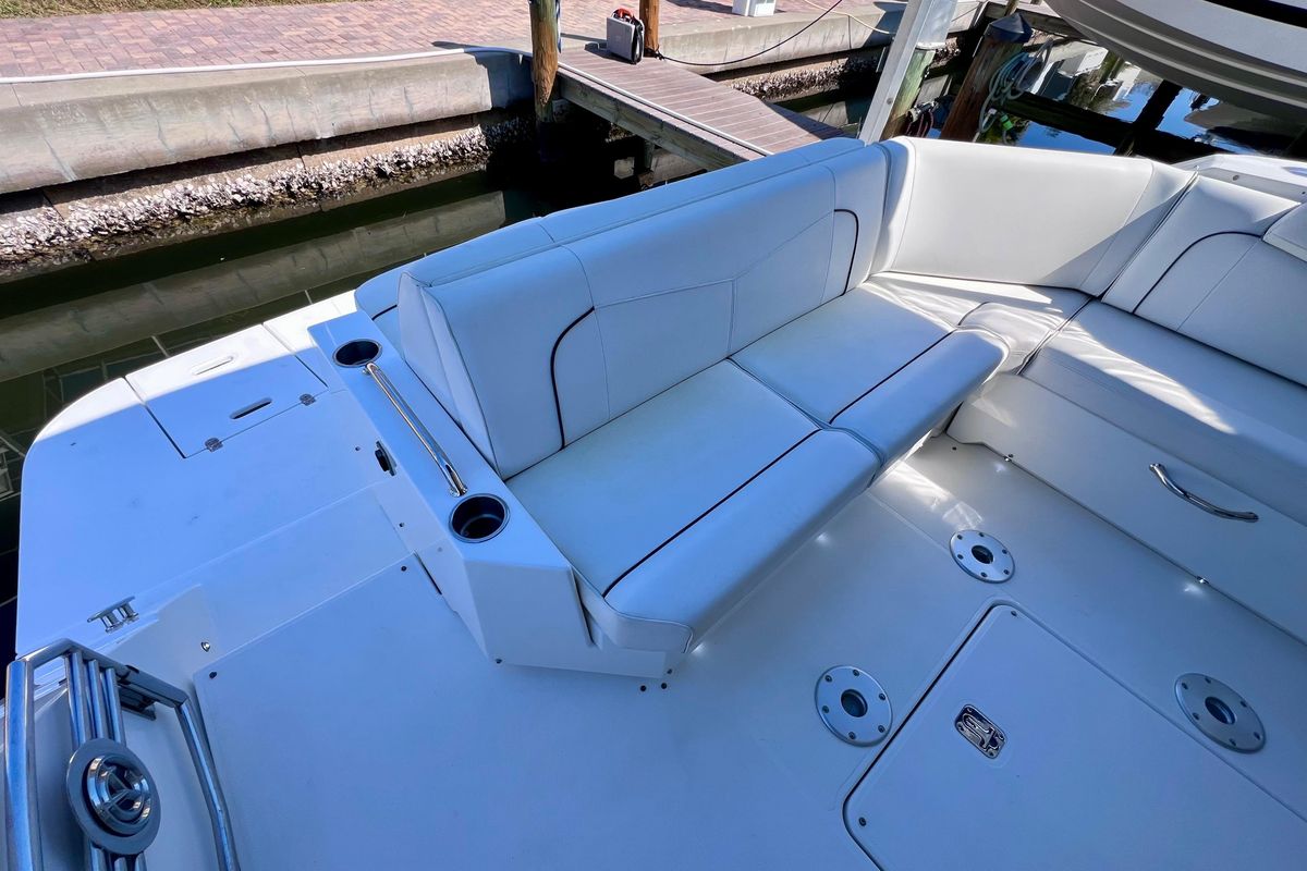 2018 Cruisers Yachts 42 