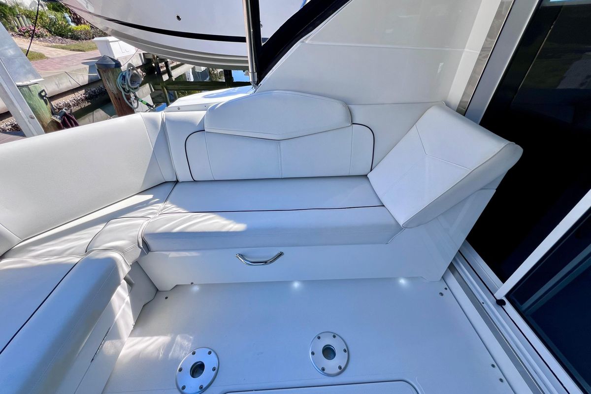 2018 Cruisers Yachts 42 