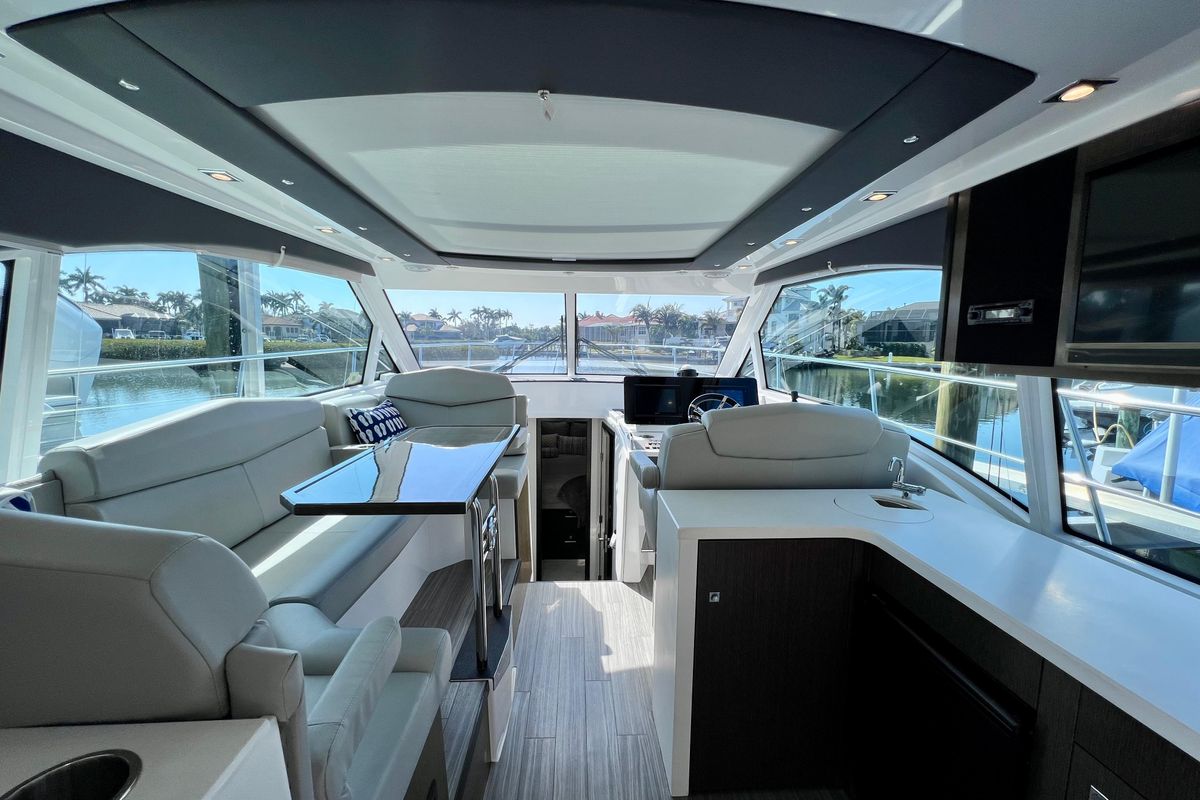 2018 Cruisers Yachts 42 