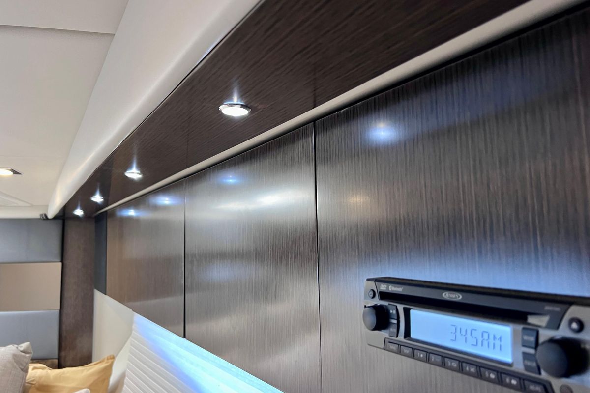 2018 Cruisers Yachts 42 