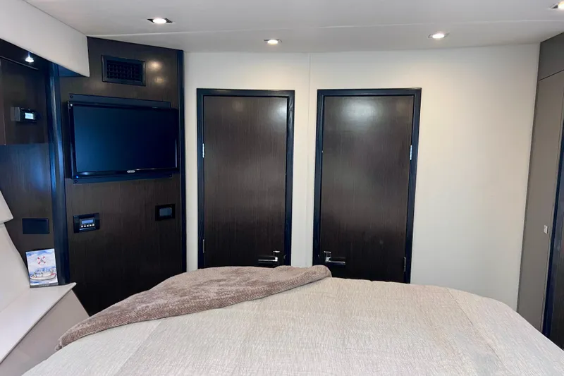  Yacht Photos Pics Interior of 2018 Cruisers Yachts 41 Cantius with TV and modern design.