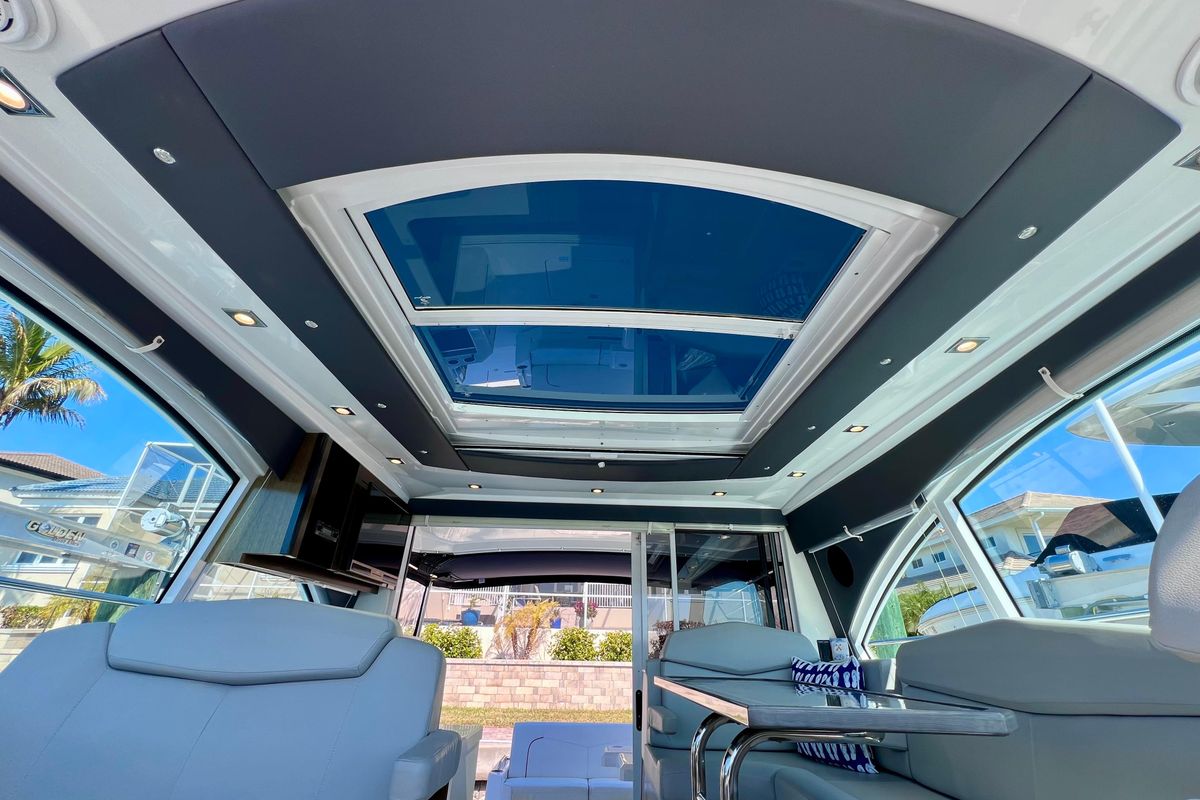 2018 Cruisers Yachts 42 