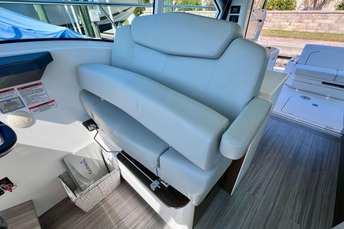 2018 Cruisers Yachts 42 