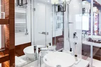 BERING 92 MASTER STATEROOM