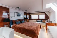 BERING 92 MASTER STATEROOM