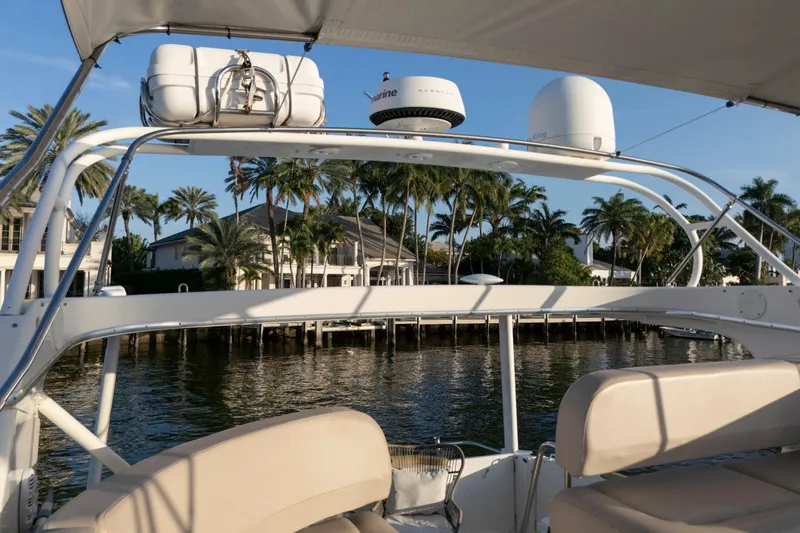 Good Medicine Yacht Photos Pics 2004 Silverton 43 Motor Yacht with palm trees and waterfront view.