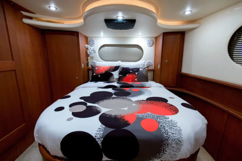 Good Medicine Yacht Photos Pics Luxurious bedroom interior of 2004 Silverton 43 Motor Yacht with modern bedding design.