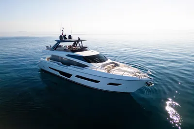 2021 Ferretti Yachts 780