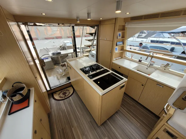 Frcou19001ab18 Yacht Photos Pics 