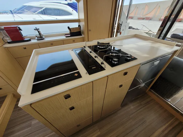 Frcou19001ab18 Yacht Photos Pics 