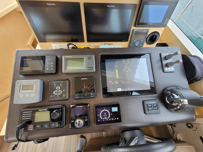 Frcou19001ab18 Yacht Photos Pics 