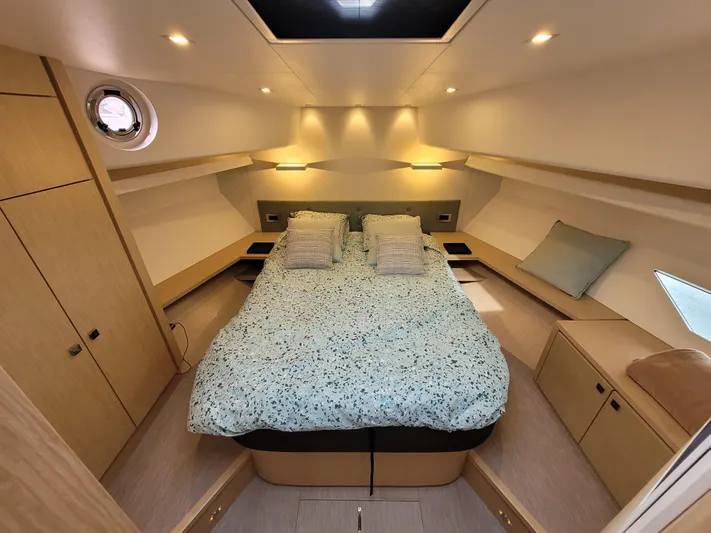 Frcou19001ab18 Yacht Photos Pics 