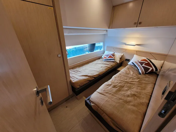 Frcou19001ab18 Yacht Photos Pics 