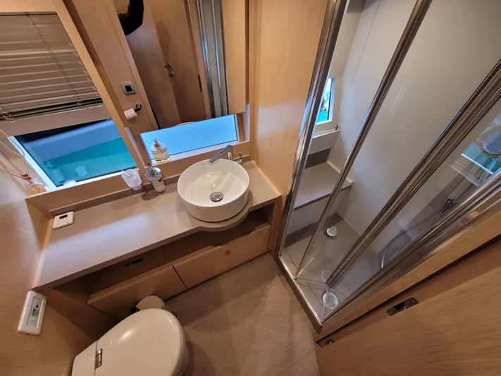 Frcou19001ab18 Yacht Photos Pics 