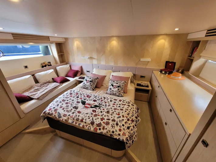 Frcou19001ab18 Yacht Photos Pics 