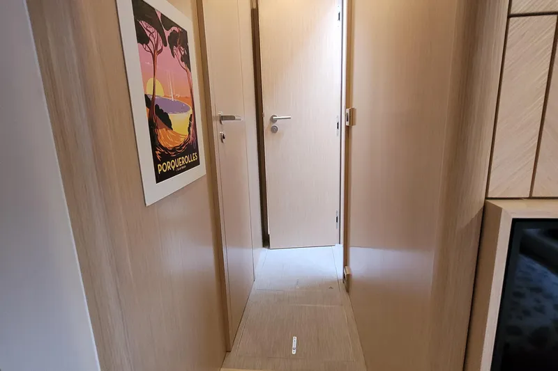 Frcou19001ab18 Yacht Photos Pics 