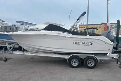 Robalo R207 Dual Console