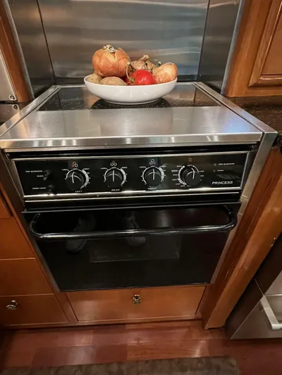 Justified Yacht Photos Pics 2001 Carver 530 Voyager Pilothouse - Image 31