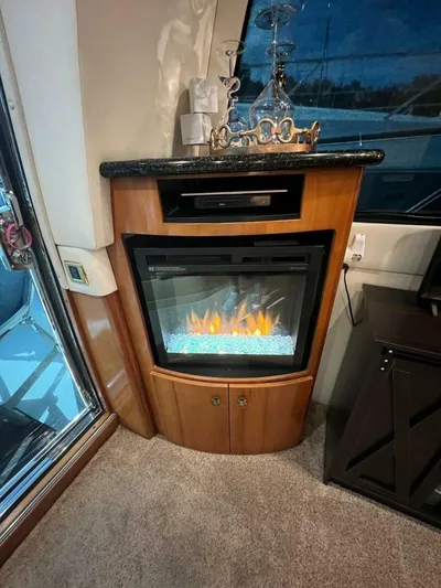 Justified Yacht Photos Pics 2001 Carver 530 Voyager Pilothouse - Image 32