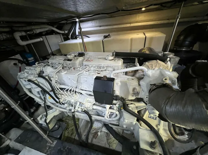 Justified Yacht Photos Pics 2001 Carver 530 Voyager Pilothouse - Image 51