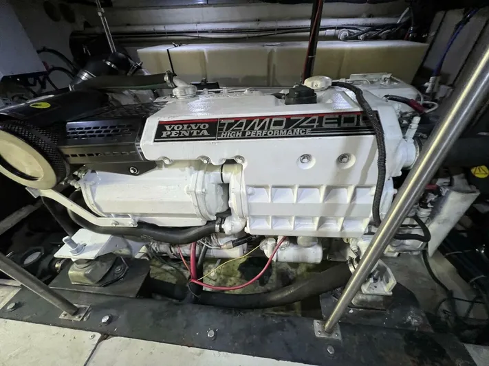 Justified Yacht Photos Pics 2001 Carver 530 Voyager Pilothouse - Image 50