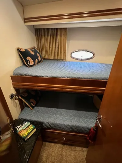 Justified Yacht Photos Pics 2001 Carver 530 Voyager Pilothouse - Image 24