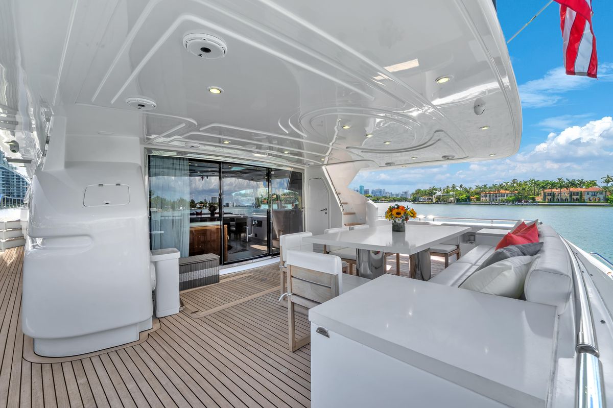 2002 Ferretti Yachts 94 