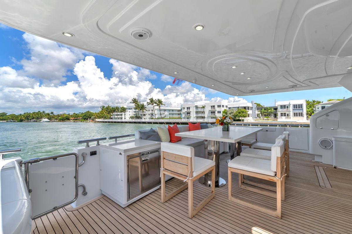 2002 Ferretti Yachts 94 
