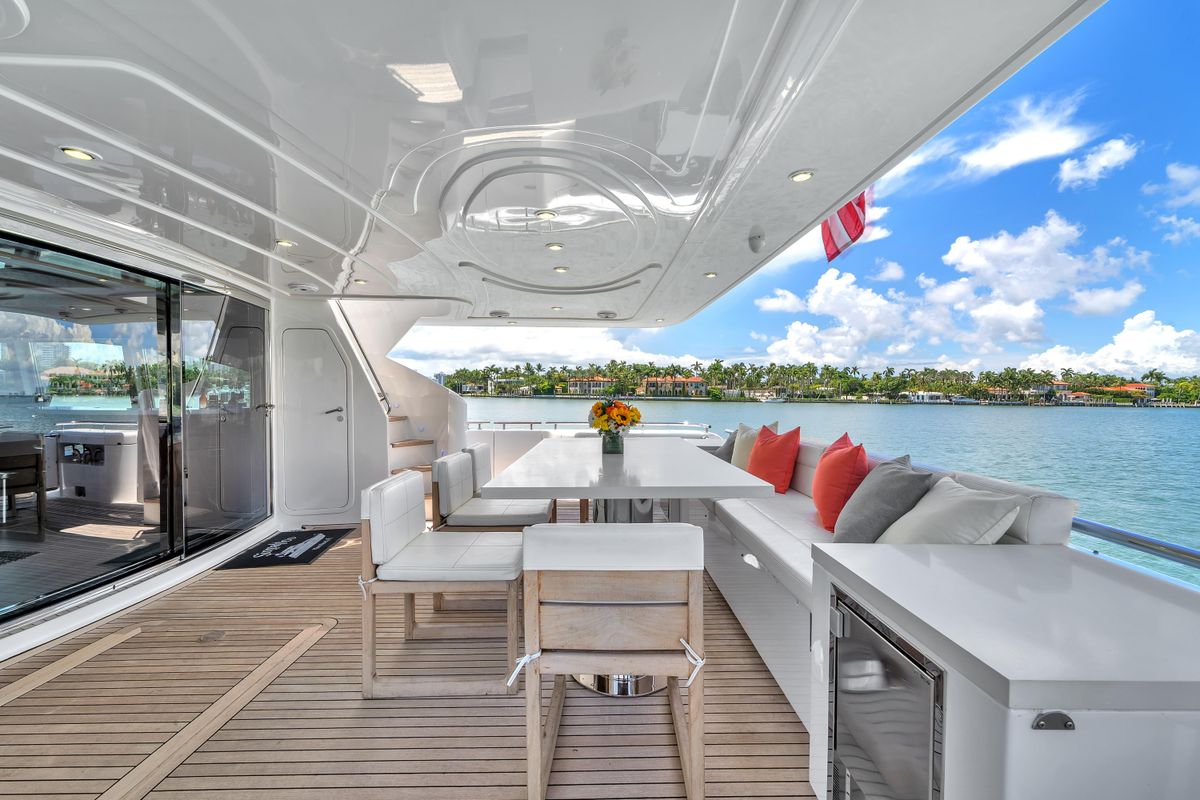 2002 Ferretti Yachts 94 