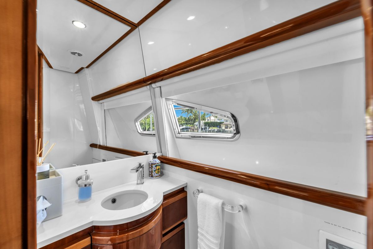 2002 Ferretti Yachts 94 