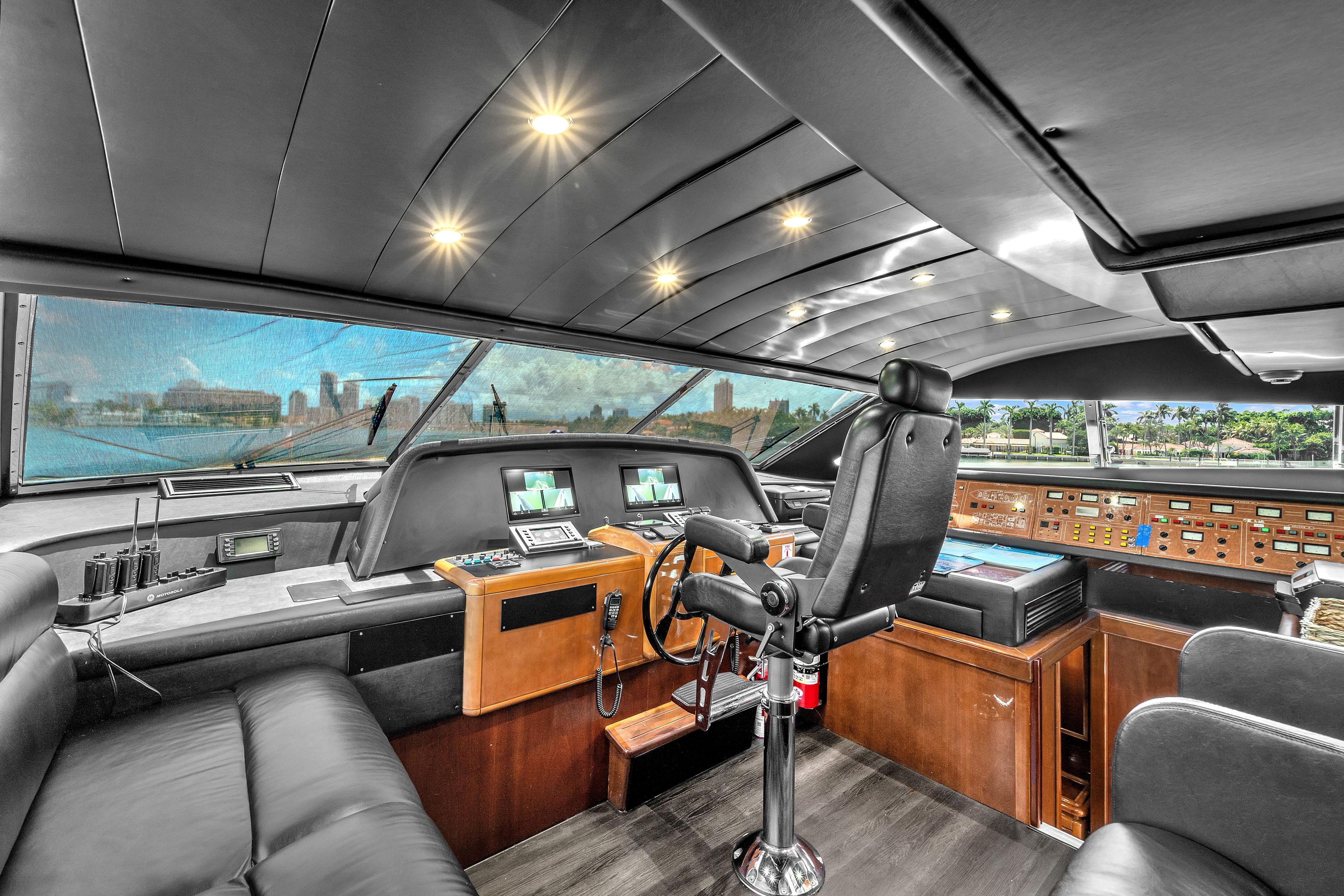 2002 Ferretti Yachts 94 
