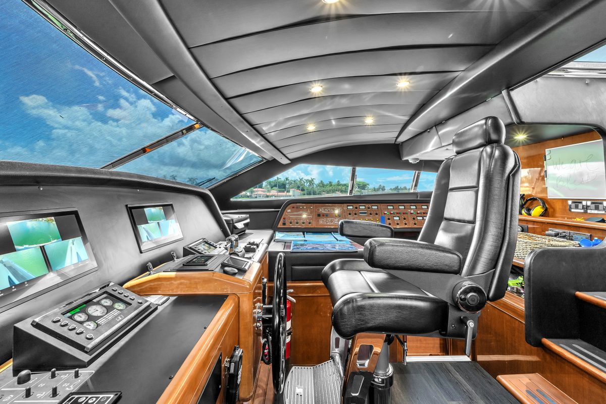2002 Ferretti Yachts 94 