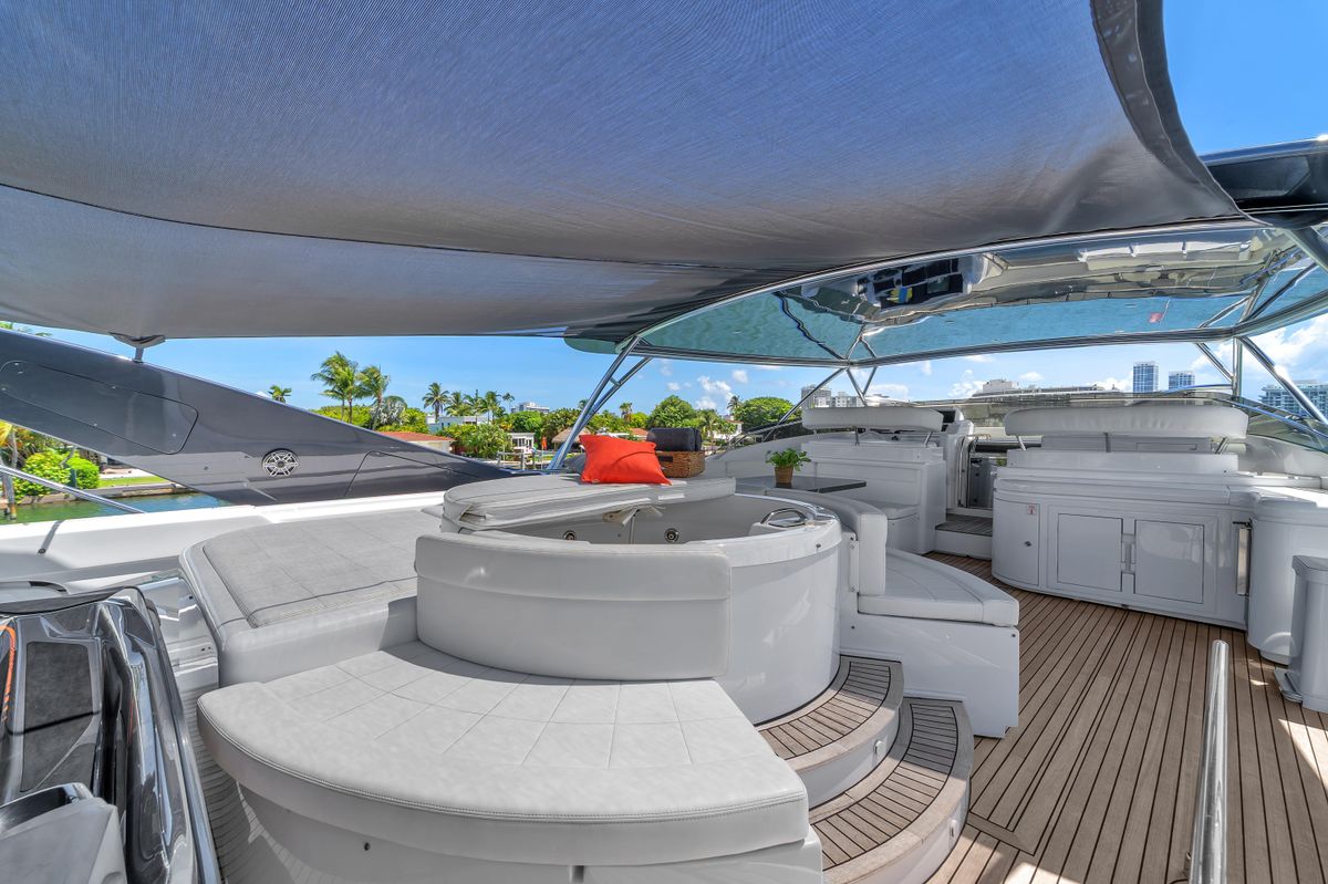2002 Ferretti Yachts 94 