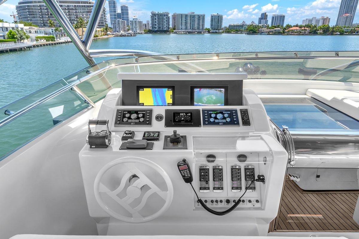 2002 Ferretti Yachts 94 