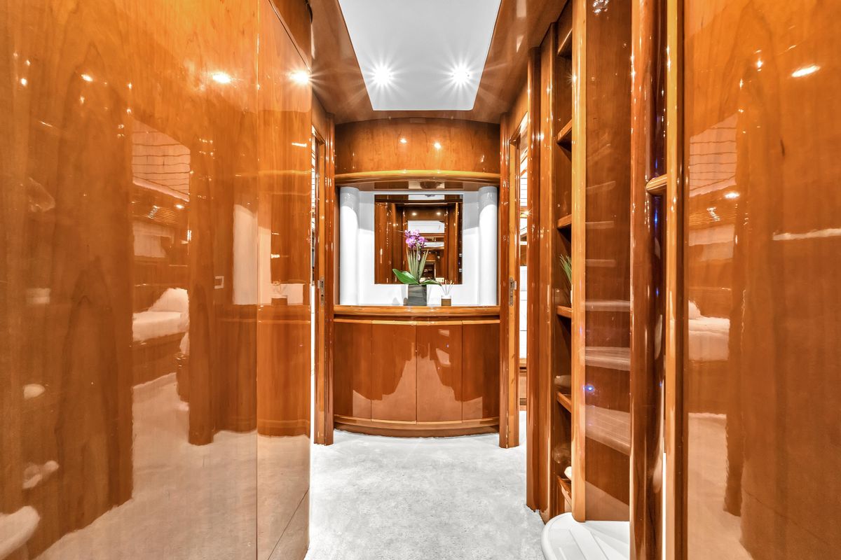 2002 Ferretti Yachts 94 