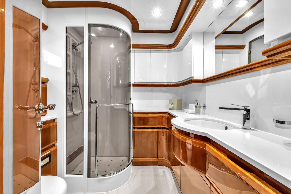 2002 Ferretti Yachts 94 