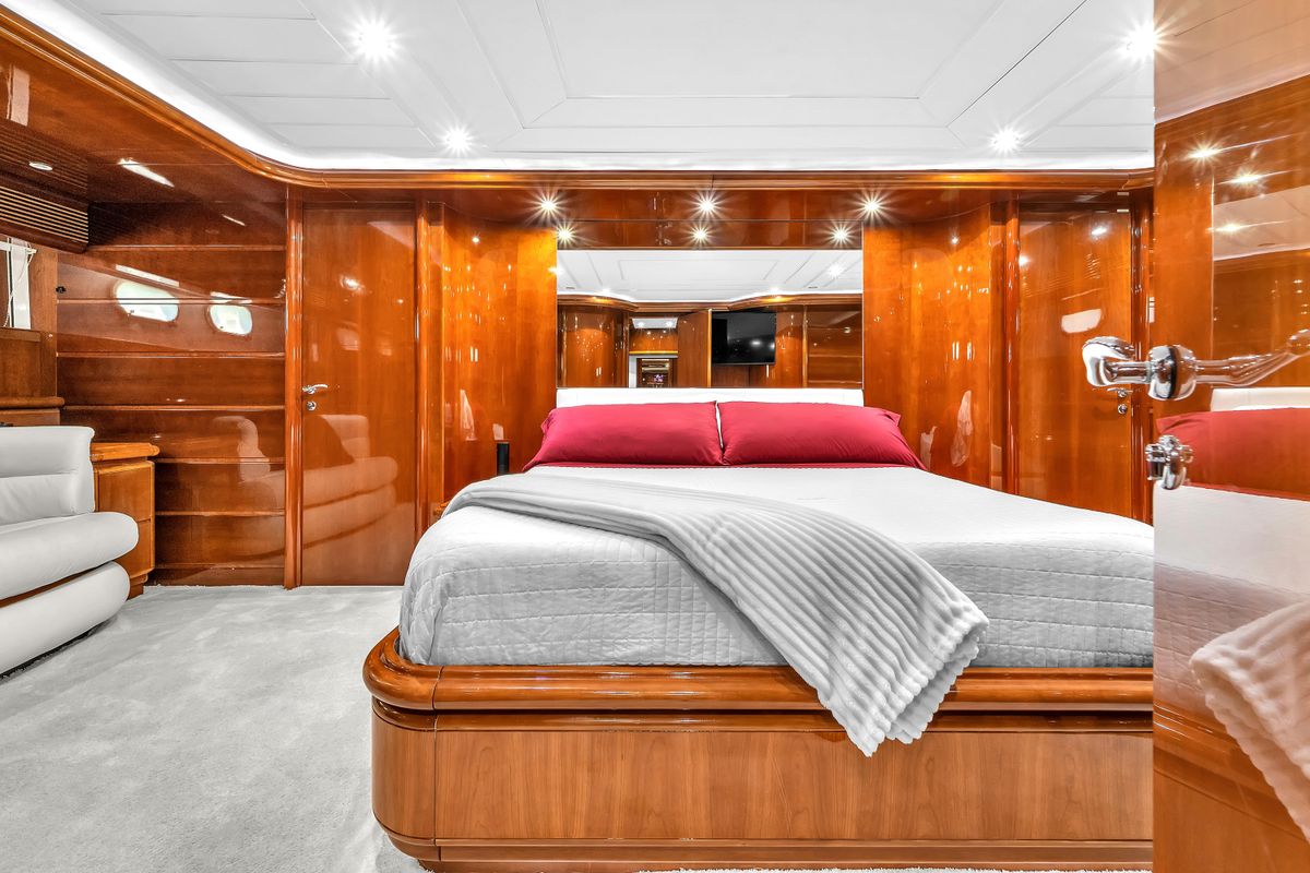 2002 Ferretti Yachts 94 