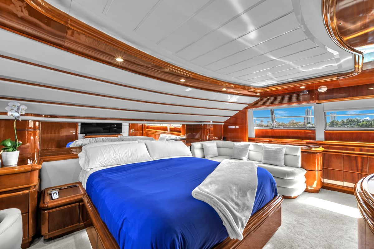2002 Ferretti Yachts 94 