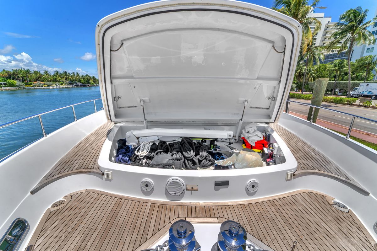 2002 Ferretti Yachts 94 
