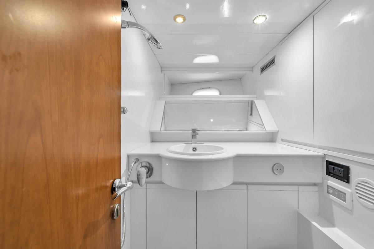 2002 Ferretti Yachts 94 
