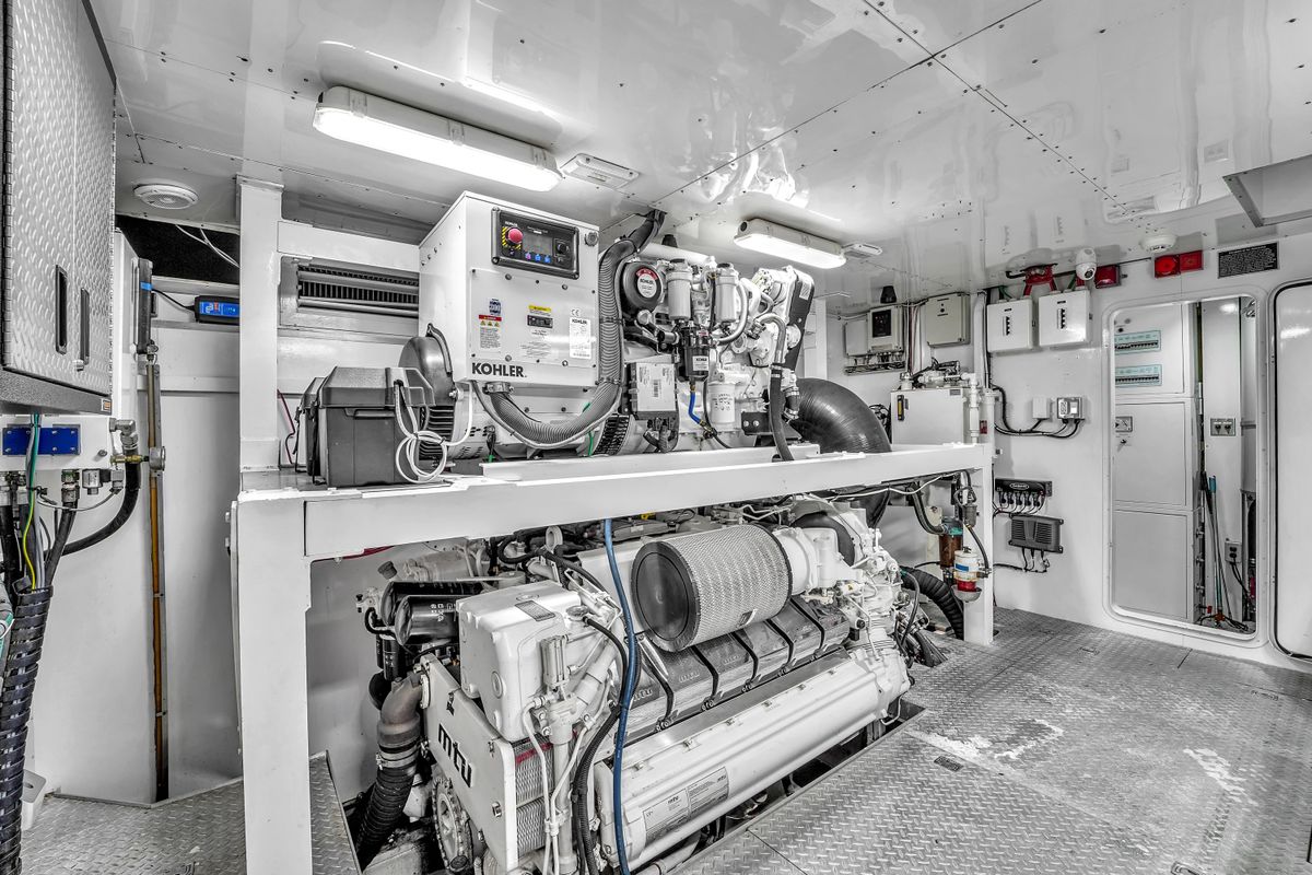2002 Ferretti Yachts 94 