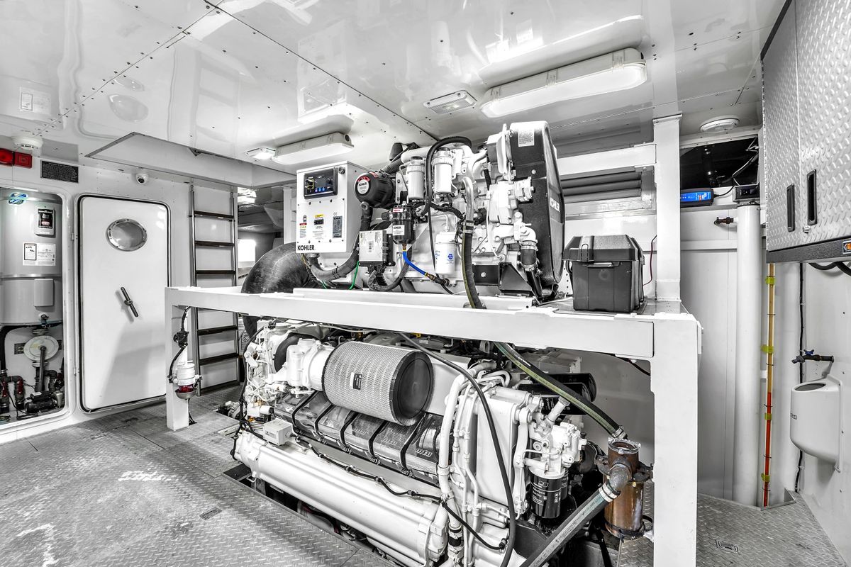 2002 Ferretti Yachts 94 
