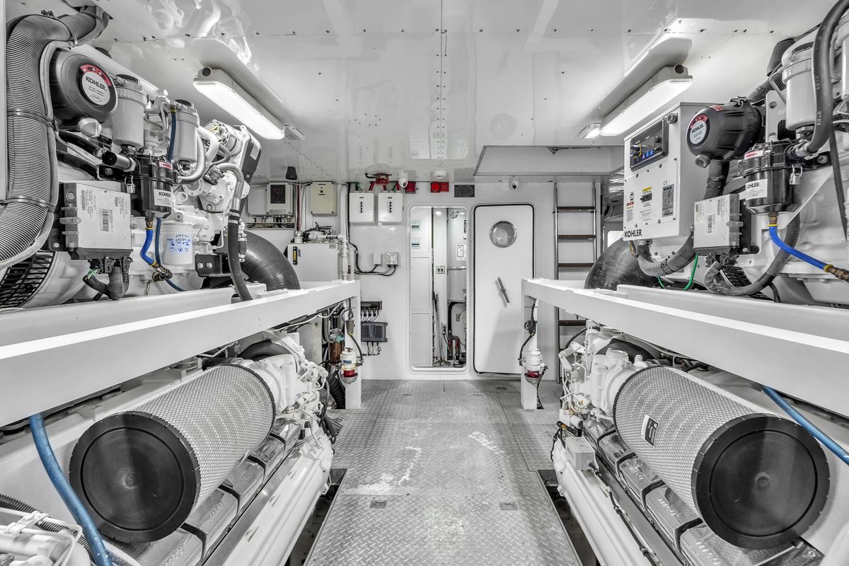 2002 Ferretti Yachts 94 
