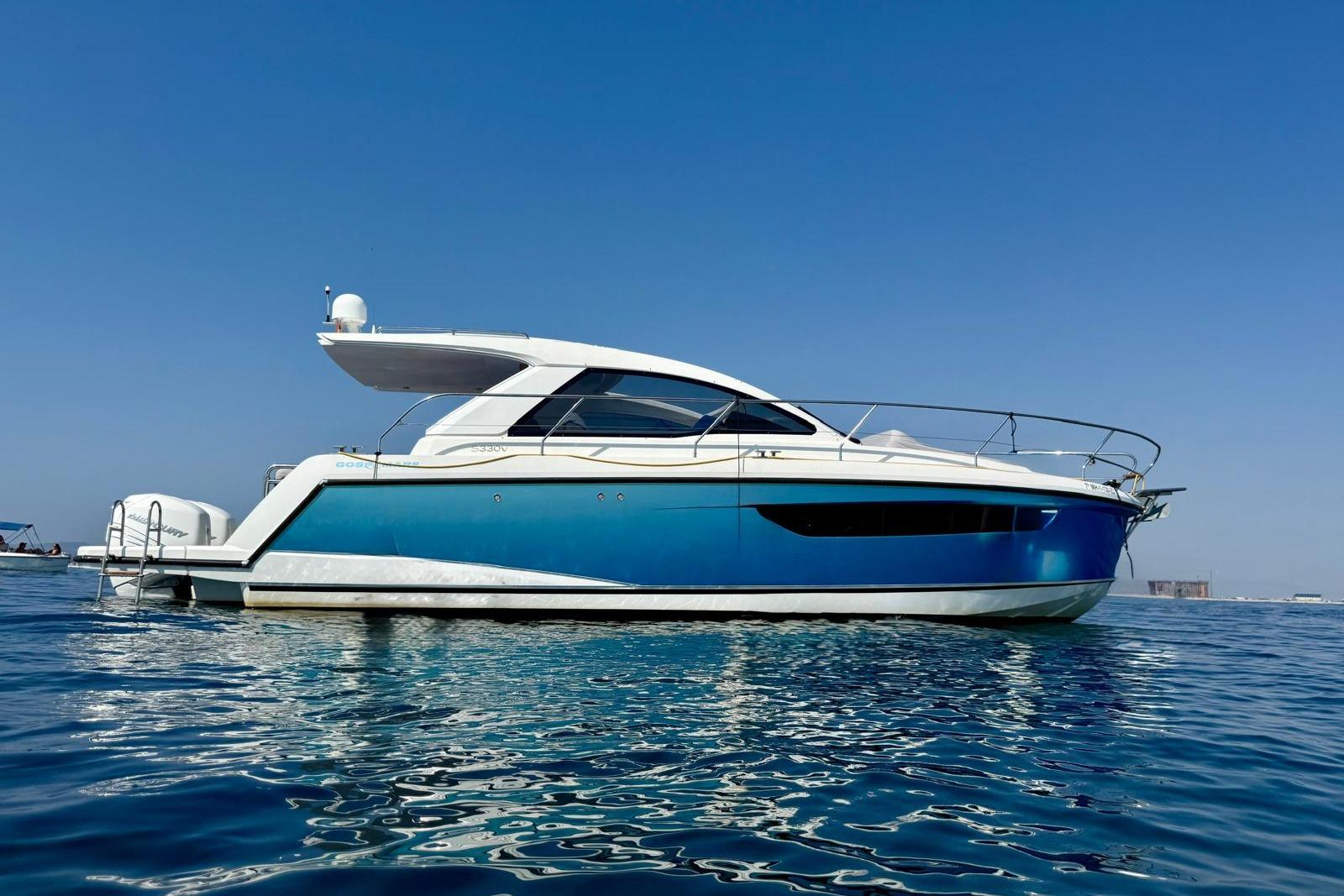 2019 Sealine S330