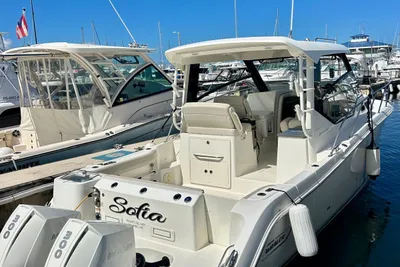 Boston Whaler 325 Conquest