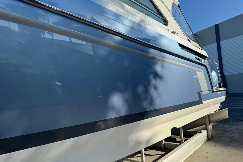 Millennium Falcon Yacht Photos Pics 2023 Formula 400 Super Sport Crossover boat side view in sunlight.